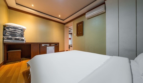 Room (Special room (Quad room))