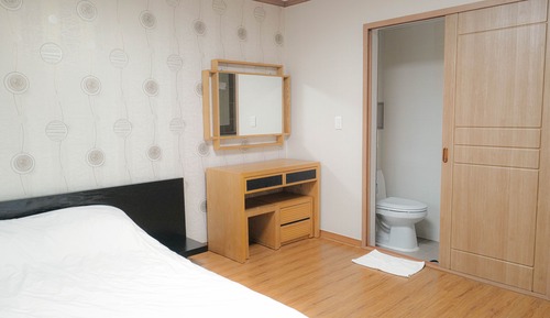 Room (Condo Type)
