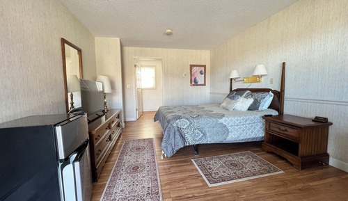 Essentials - Single Queen, Handicapped Accessible