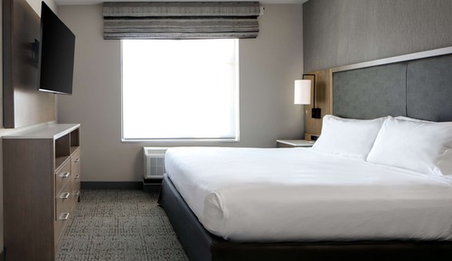 Suite, 1 King Bed, Accessible (Hearing)