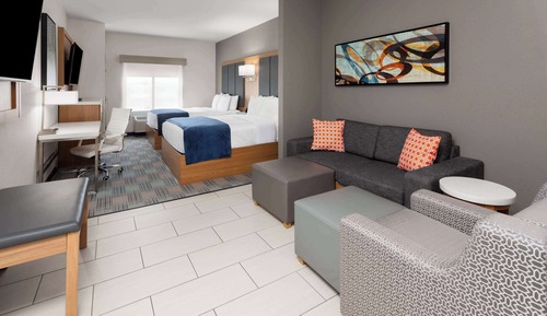 Suite, 2 Queen Beds, Bathtub Grab Bars (2 TVs, Mobility Accessible)