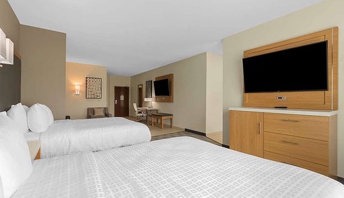 Room, 2 Queen Beds, Roll-in Shower (Mobility Accessible)
