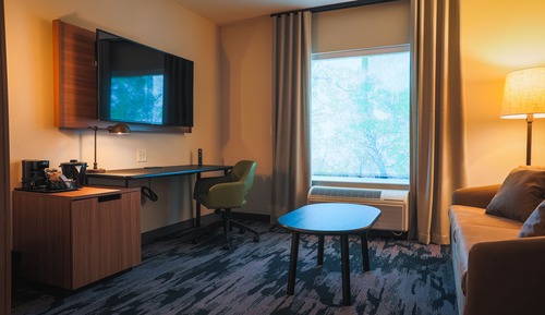 Suite, 1 King Bed with Sofa bed, Partial Lake View (Mobility/Hearing Accessible, Tub)