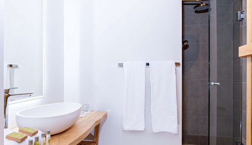 Deluxe Bungalow, 1 King Bed, Garden Area