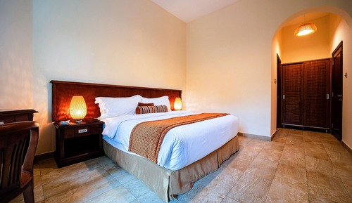Executive Suite, 1 King Bed, Garden View, Garden Area
