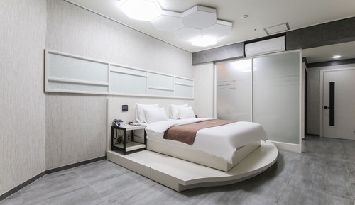 Room (Business)