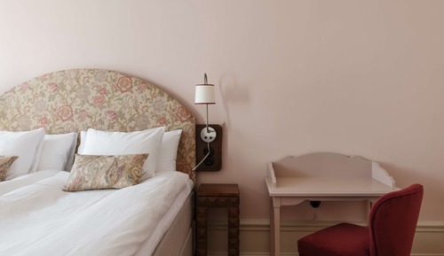 Deluxe Room, 1 King Bed, Non Smoking (with Sofabed)