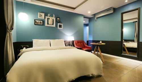 Room (Couple PC Room (Netflix & Wave availa)