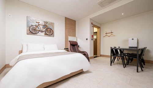 Room (Suite (Netflix + Wave + TV + Disney +)