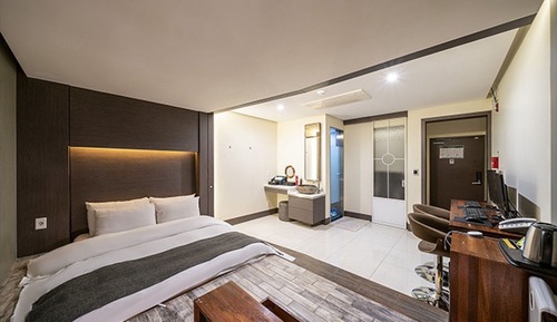 Room (Standard (Netflix + Wave + TVing + Di)