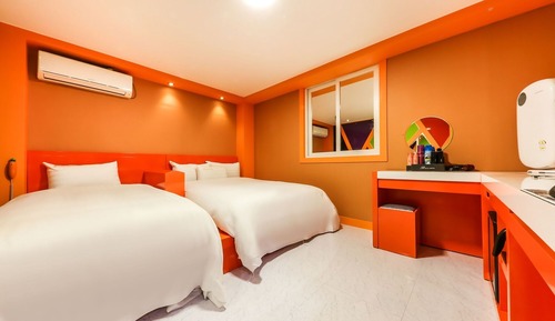 Room (Twin Room (Free Netflix in all rooms))