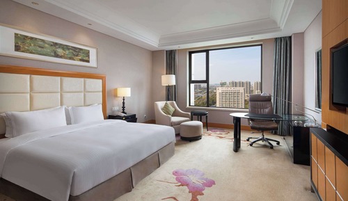 Executive Room, 1 King Bed, Smoking