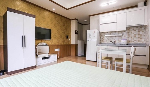 Room (Room 101)