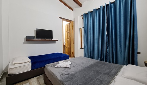 Standard Triple Room, 1 Bedroom, Non Smoking, Courtyard View