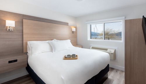 Honeymoon Suite Lake View with Kitchen
