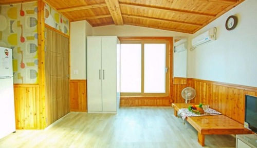 Room (Building A Jobongsan (1F))