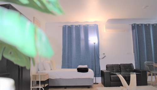 Granny Flat with Kitchen & Laundry Facilities