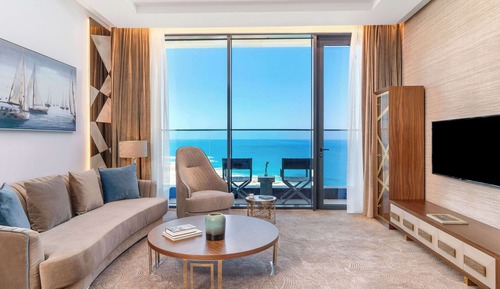 Deluxe Suite