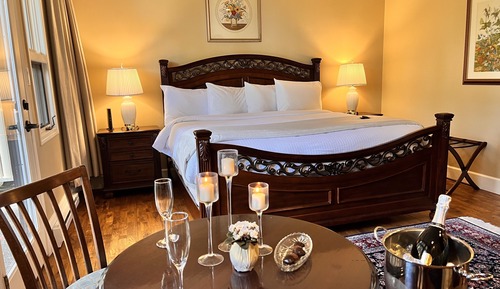 King Room with patio (#103)