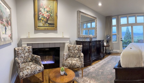 King Room with patio (#104)
