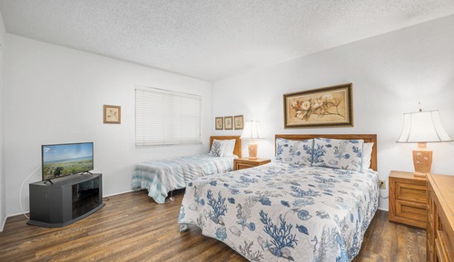 Condo (Shores Club 807 - Pet Friendly)