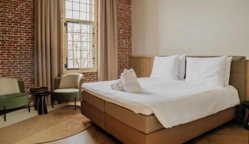 Superior Double Room, Bathtub