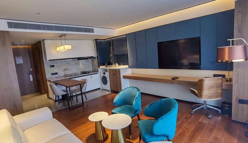Quiet Deluxe Suite