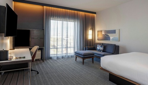 Room, 1 King Bed (Hearing Accessible)