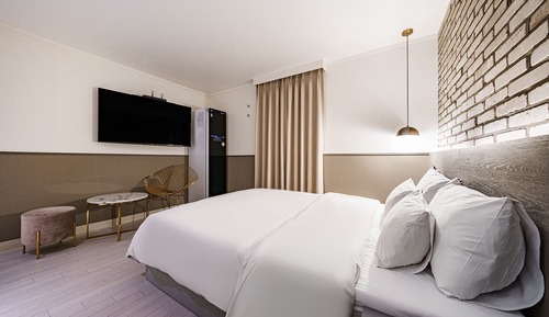 Standard Room, 1 Queen Bed, Non Smoking