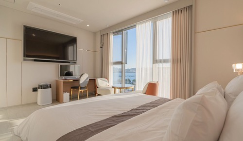 Deluxe Double Room, City View