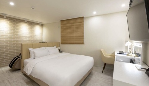 Superior Room (Massage Chair)