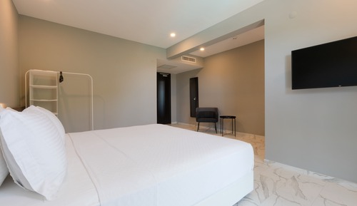 Premium Studio, Private Bathroom, Garden View