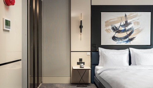 Standard Room, 1 King Bed, Club Lounge Access