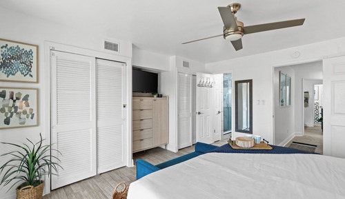Condo, 4 Bedrooms, Balcony, Beachside (A14)