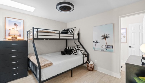 Condo, 4 Bedrooms, Balcony, Beachside (A17)