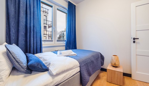 Apartment (2 E)