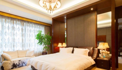 Deluxe Suite, 1 King Bed, Smoking (Lower Floor)
