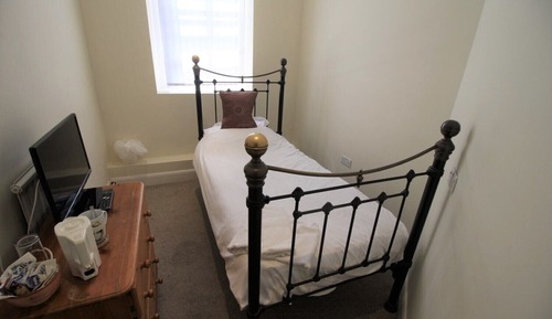 Single Room, Private Bathroom (room)