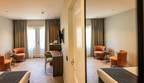 Deluxe Room, 1 King Bed, Bathtub