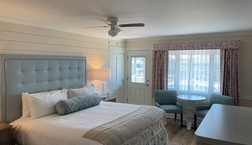 Premium Room, 1 King Bed, Balcony, Marina View