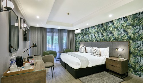 Deluxe Room, 1 King Bed, Garden View