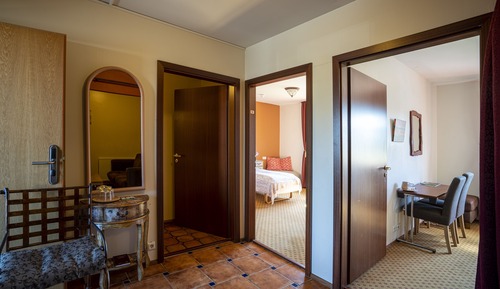 Family Room, 2 Bedrooms