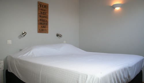 Room (6)