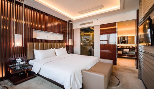 Deluxe Suite, 1 King Bed, Non Smoking (48-52)
