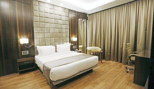 Room, 1 King Bed, Smoking