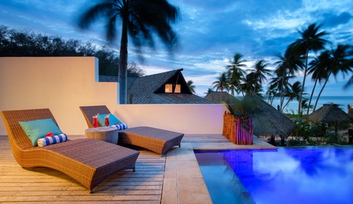 Deluxe Pool Bure