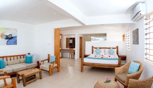 Beachfront Pool Bure