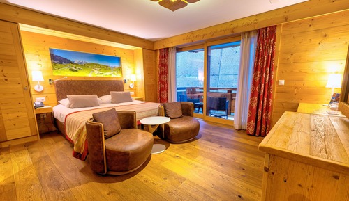 Classic Double Room, view on a wall