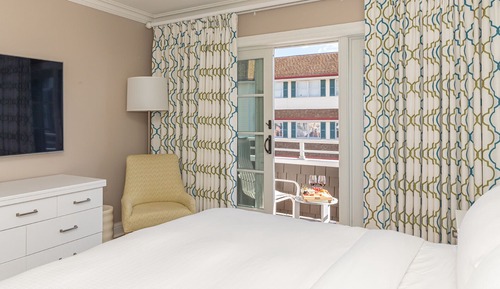 Standard Room, 1 King Bed, Balcony, City View (Town View King with Balcony)