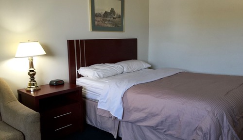 Standard Room, 1 Queen Bed (Non-Smoking)
